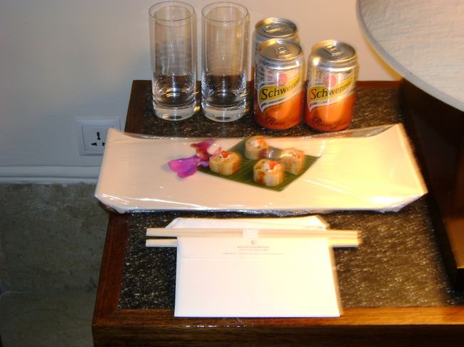 <br />　ベッドサイドには夜食と私の好きな<br /><br />　ジンジャエールがウエルカムメッセージと共に。<br /><br /><br />　いつもの事ながらうれしい〜〜〜！<br /><br />　好物を憶えていてくれるのは素晴らしい<br /><br />　ホスピタリティを感じます。<br /><br />　