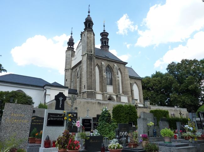 クトナホラにはこのために来たといっても過言ではない骸骨教会です。<br /><br />世界3大骸骨教会らしいですが、<br />イタリアローマにある教会は撮影禁止だとか。<br />ここは特にそういう制限はありません。