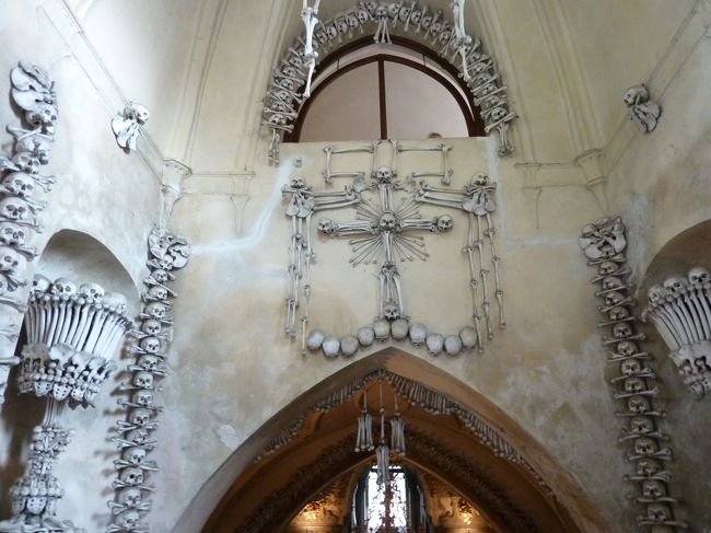 さりげなく壁などにも装飾が･･･。<br />