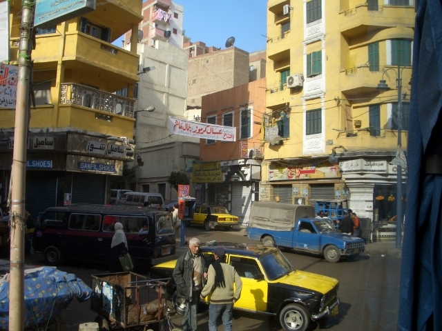 アレキサンドリアの街中はこんな感じ。行ったことのある都市の中では、インドのムンバイっぽい雰囲気と感じました。