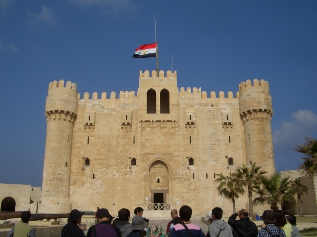 カーイトゥベーイの要塞。<br />ファロスの灯台(古代世界の７不思議のひとつ)の跡地に、15世紀に建てられたそうです。