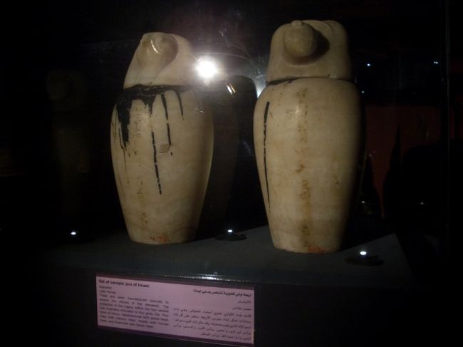 写真撮影可　なのは良いのですが、いかんせん品揃えが少ない感じ。<br />これは、王様らをミイラ化する時に、心臓・内臓などをかき出してそれらを保管した壺。<br />