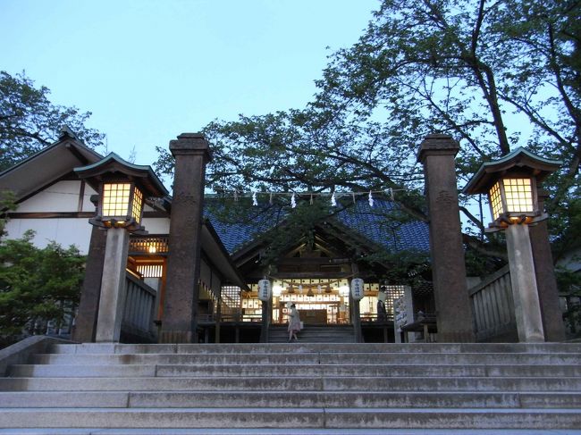 ひがし茶屋街の裏手にあった宇多須神社。<br />露店がでてました。