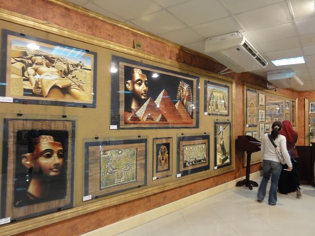 ツアーだから仕方がないのだが<br />もう少し、こういう買い物の時間が短ければ･･･って思ってしまう。<br /><br />あまりにも退屈なので<br />店から外に出て、時間をつぶしていた。