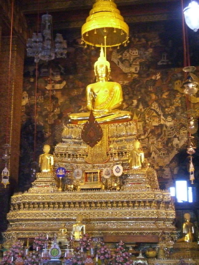 （多分）ワット・ポ−のご本尊です。