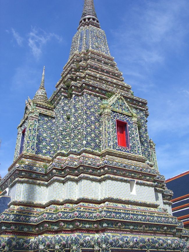 緻密な装飾が綺麗です。