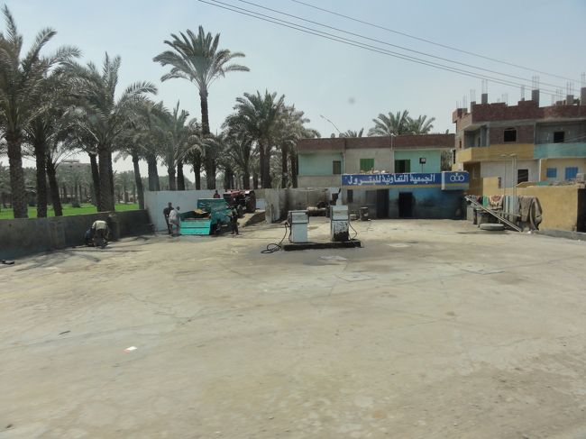 その後、エジプト中王国の時代には都は上エジプトのテーベに移ったのだ。<br />