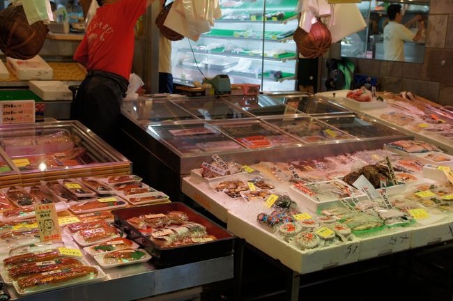 いろんなもん売ってます。