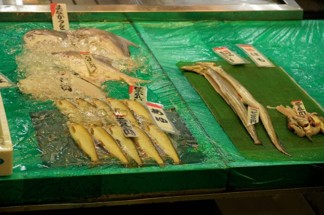 魚屋さんの店頭には、アユにハモにマナカツヲ。季節ですねぇ。