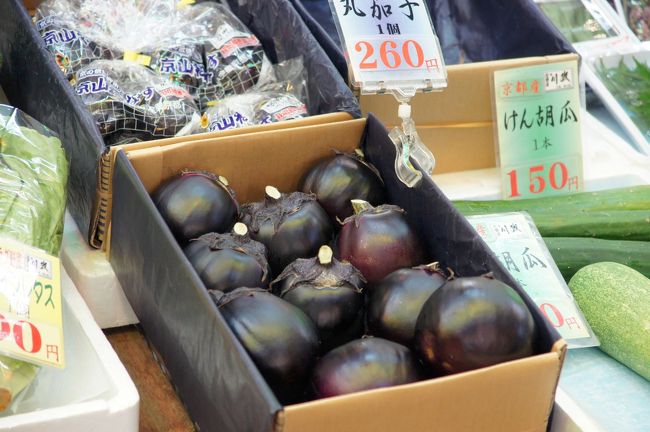 京野菜も色々売ってます。これは丸茄子、大阪やけどね。