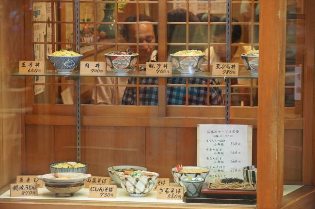 混んでるので、ちょっと待ちます。何にしようかな？