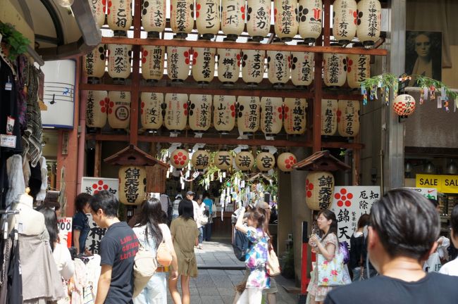 向こうに錦天満宮、天神さんが見えますね。ちょっと寄っていこう。