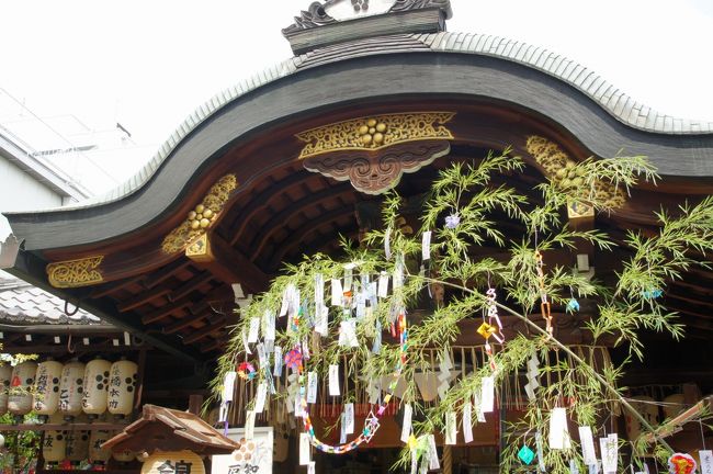 境内混んでますんで、さっさとお参りして…