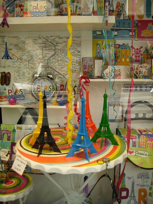エババザールという雑貨屋さんにきました〜<br />エッフェル塔等、かわいい雑貨が店内にい〜っつぱい！！