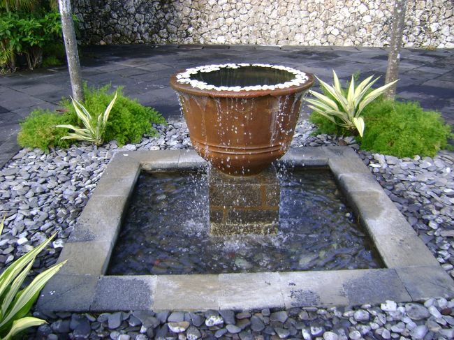 <br />　タマンワンティランの入り口にある噴水？<br /><br />　