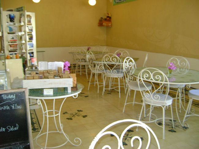 <br />　店内も清潔でとっても私好み。<br /><br />　Sさんの石鹸も置いてあります。<br /><br /><br />　日曜だったかな？このお店で野菜市場が<br /><br />　開かれます。