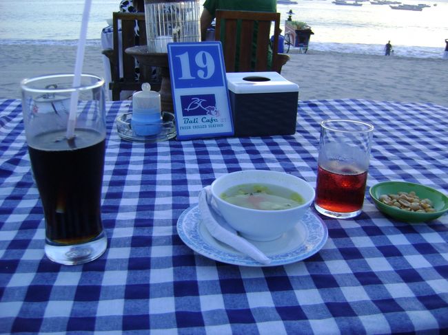 <br />　ドリンクとスープ。<br /><br /><br />　お腹が空いていたのでスープ一気飲み。