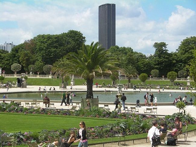 打って変わったいい天気。<br />この日はリュクサンブール公園へ。