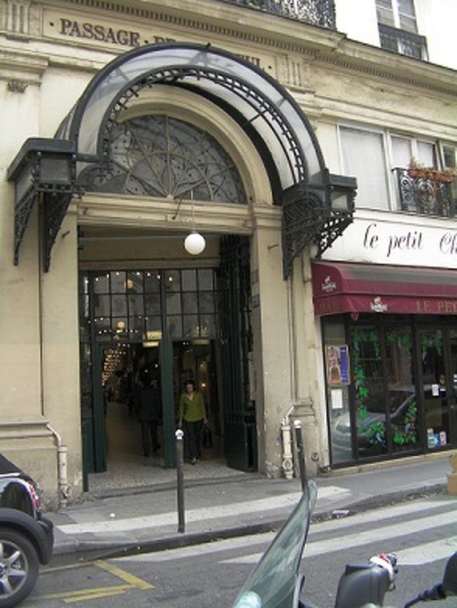 レッスン帰りに、オペラ大通り近くで見つけたパッサージュ。