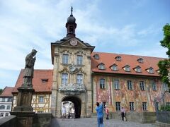 15世紀のフレスコ画が描かれた旧市庁舎。
