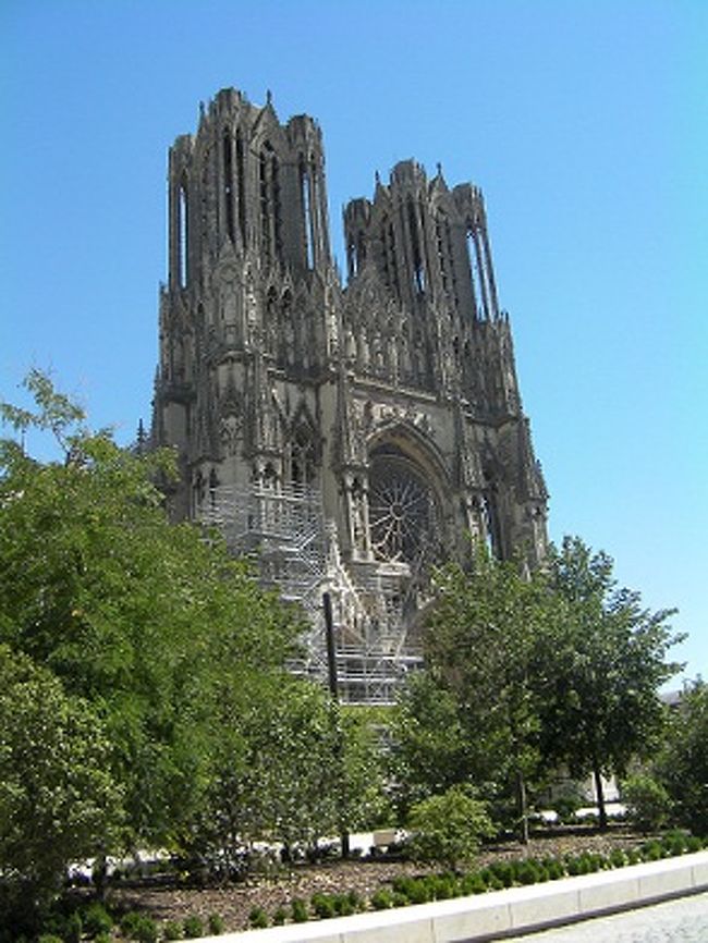 その後、ランスのノートル・ダム大聖堂へ。