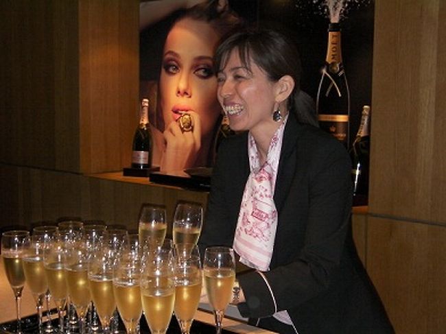 ここでは日本人社員の方が案内してれました。<br />そして、テイスティング。<br />すっきりおいしい。