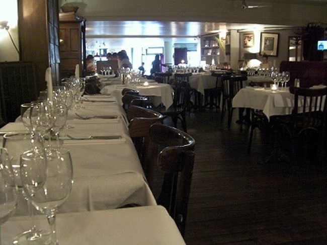 日本でもいろんな雑誌に取り上げられていますね。<br />入り口は小さめですが、店内は広いです。