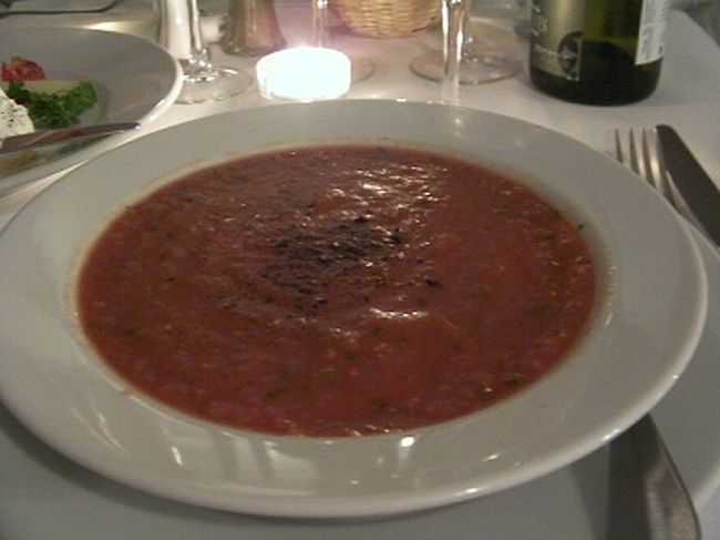 私の前菜はガスパッチョ。<br />野菜がつぶつぶで、田舎風。