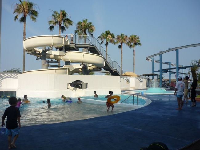 後楽園ホテルの波のプールとスライダーです。<br />格好楽しめますよ！