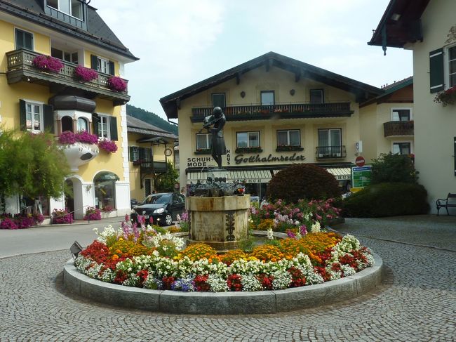 ザンクトキルゲンは残念ながら車内観光でした。<br />同じオプションツアーを使った旅行者の工程報告を見ると<br />メイン箇所は同じ同内容なのですが、サブの都市は<br />車内観光だったり、降りて観光だったり、<br />なにやら主催者にある程度の裁量があるので必ずという訳でもないようです。