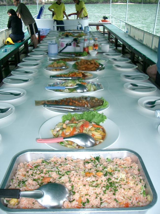 船上でのランチ