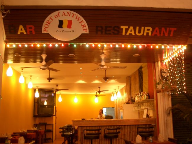 ポートオブアントワープの外観<br />パトンビーチのバングラ通りにあります。<br />（津波で大きな被害に遭う少し前に行ったので今はどうか？）<br />