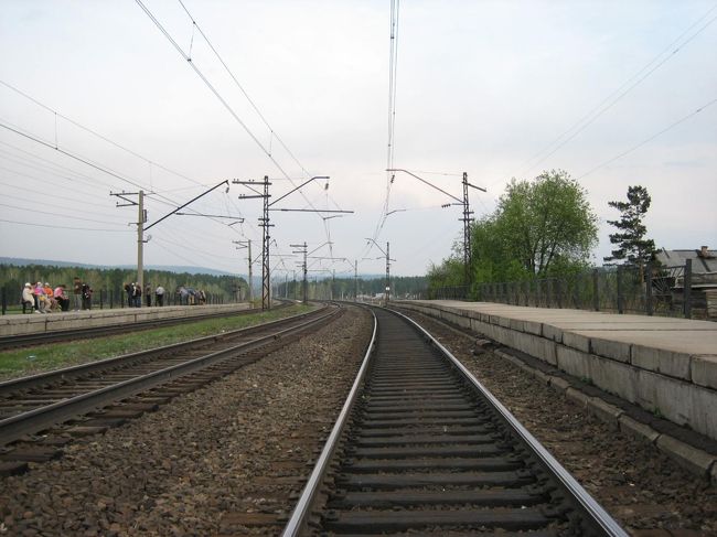 列車に揺られて40分。<br /><br />郊外の森にやってきた。