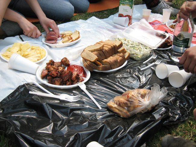 もちろん<br /><br />ロシアン黒パンも！<br /><br />森が近いって、いいなああああ<br /><br />でも、トイレがないのが・・ちょっとー０−<br /><br />森のちょっと奥までいって・・・・・ってことに<br />なりますー０−