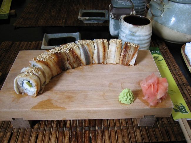 久々の日本料理、<br />といってもまずは<br />カリフォルニアロール的な？！　苦笑