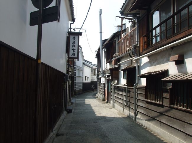 おおっ！<br />路地も雰囲気いいねぇ〜。