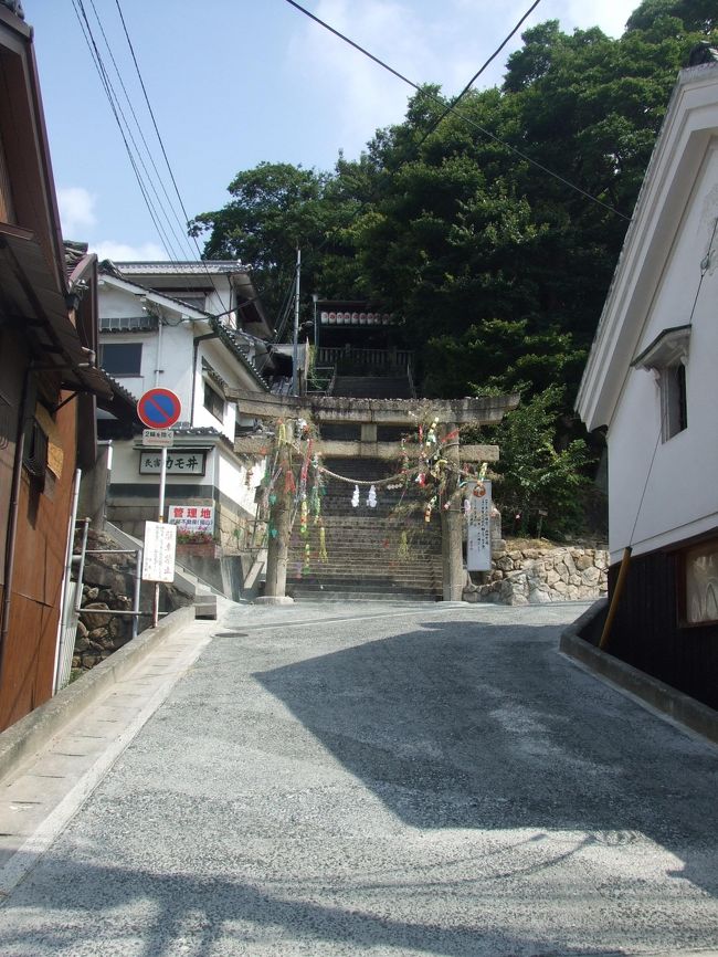 石段を登ったさきにあるのは<br />阿智神社。