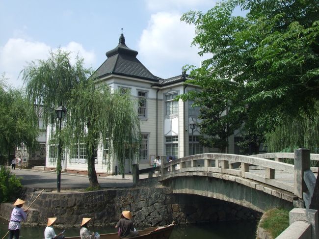 倉敷館は観光案内所でもあるけど<br />クーラーの効いた<br />無料休憩所でもあります。<br /><br />猛暑の中、観光していたので<br />ここは天国でした。