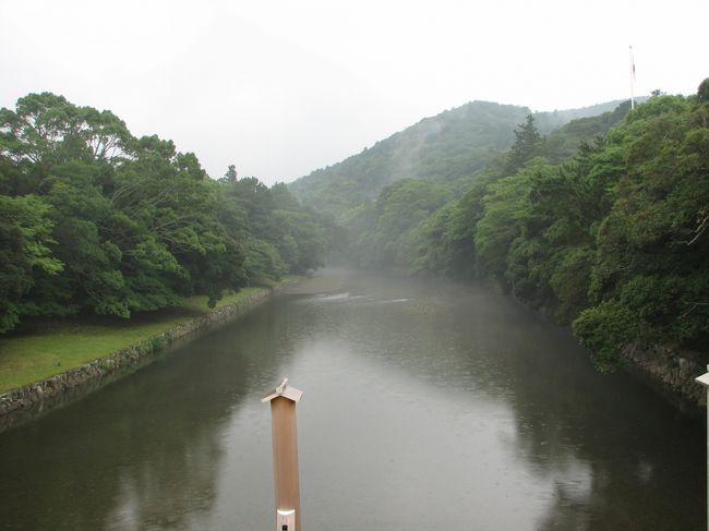 五十鈴川を渡ります。