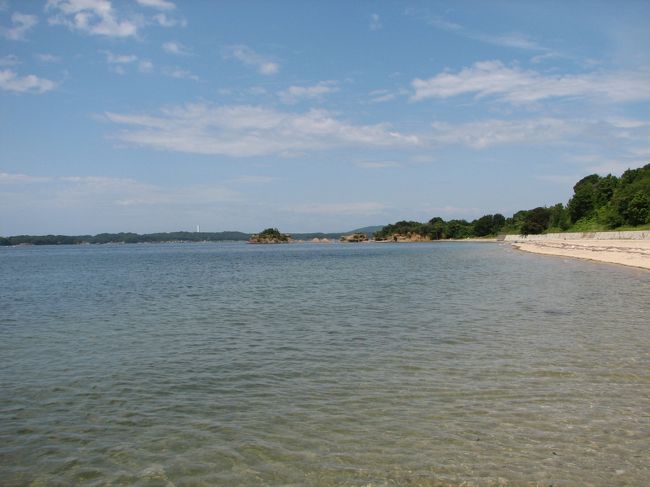 海水も透明で透き通っています。小さい魚が泳いでるのが肉眼でもわかります。
