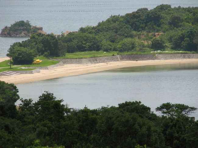 次郎六郎海水浴場も見えます。