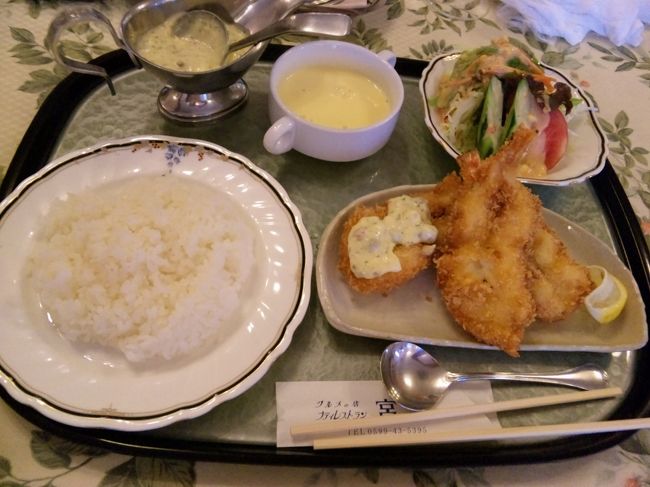 車海老フライセット（スープ、ライス、サラダ） 1,890円　プリプリの大きなエビが３本もありました。<br />