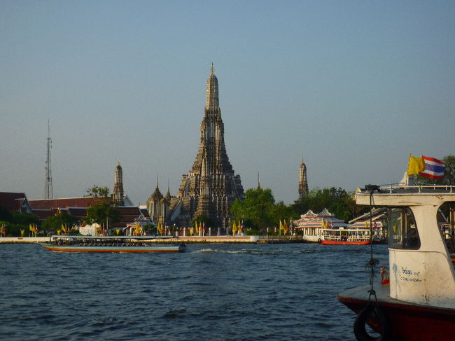 最初に向かうはワット・アルン…！！<br />ガイド本見てすごい行きたくなった場所の一つです。<br /><br />今から行くよ！！！！！