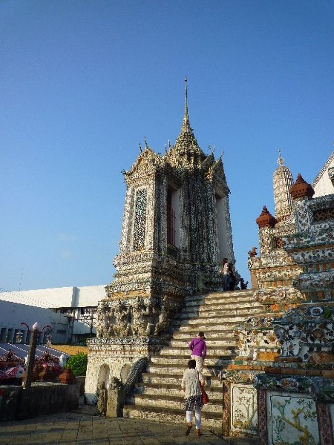 色々な方の旅行記にもかいてありましたが、本当に階段が急…！！写真に載っている階段はまだいいんですが、ここから先が本当に這いつくばってのぼるような階段でした…。