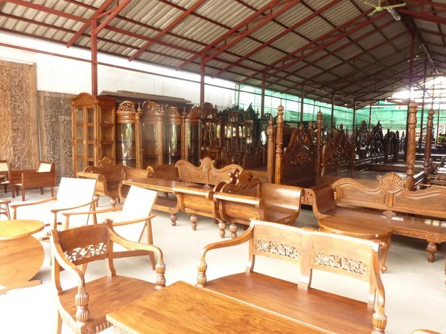 タイ北部のアンティーク　Kalong 焼 タイ北部・チェンマイ滞在記・・・その6・アンティーク家具の店
