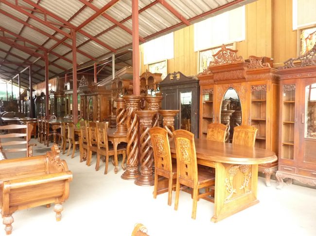 タイ北部・チェンマイ滞在記・・・その6・アンティーク家具の店