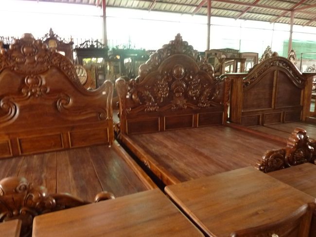 タイ北部・チェンマイ滞在記・・・その6・アンティーク家具の店