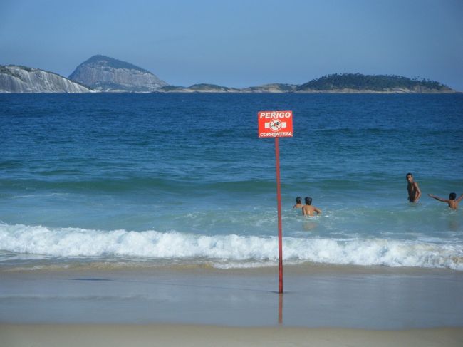 後で気づいたのですが、今は遊泳禁止だったようです。