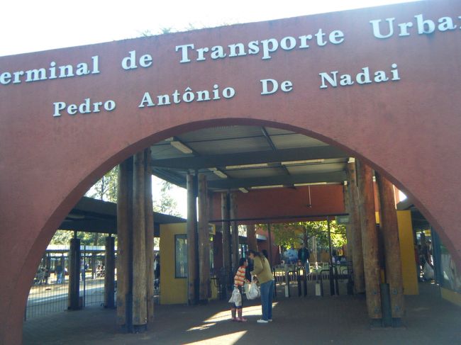 TTUの入り口<br /><br />ターミナル部分に入るにはゲート(黄色の部分)で均一バス料金をはらって入ります。