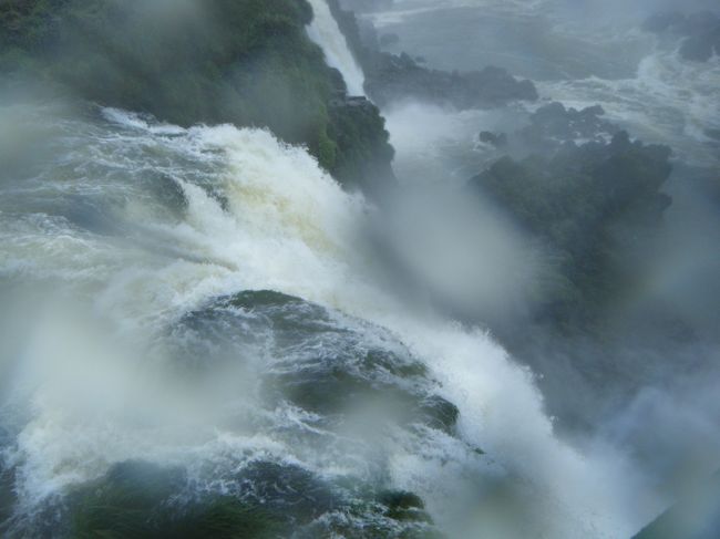 激流<br /><br />足元にも注意